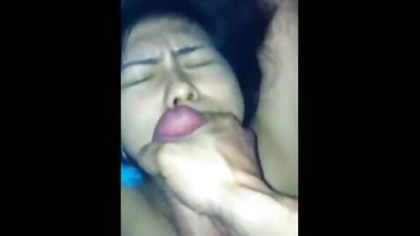 Latină TS Melyna Merlin adolescent filme porno cu pizde care au flocii mari un penis mare și devine fundul ei strâmt la sol