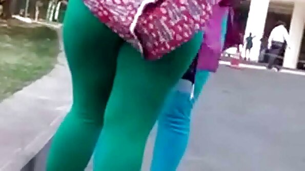 HOT Bunny adolescent distractiv Se masturbeaza porno cu pule mici