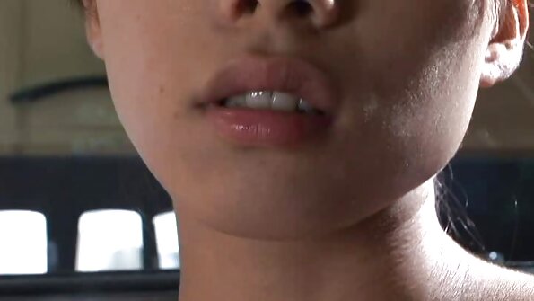 Ladyboy Casey pule barbati suge o stepbros Cocoș